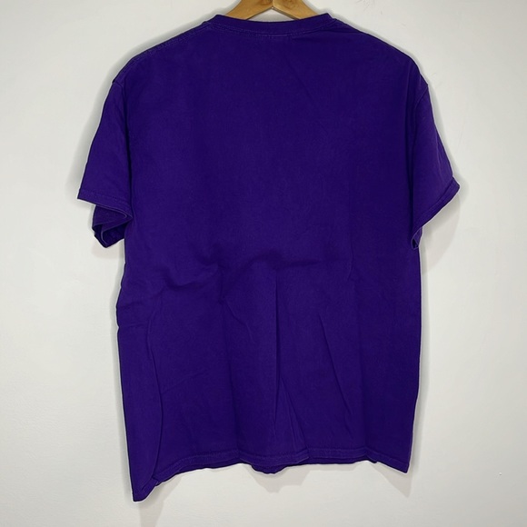 Men’s Large Purple Crown Royal Short Sleeved T-shirt NWOT - Picture 3 of 8